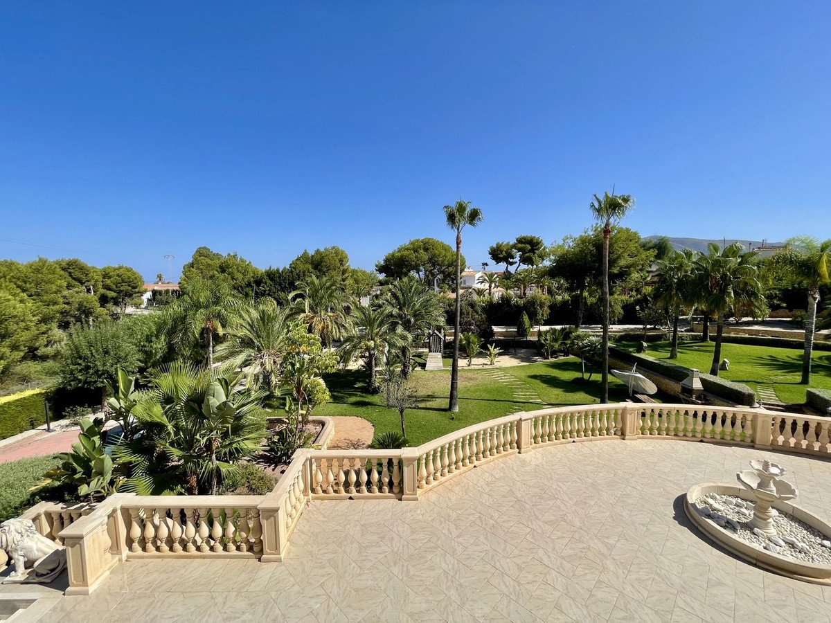 6 Bed Detached Villa in Alicante
