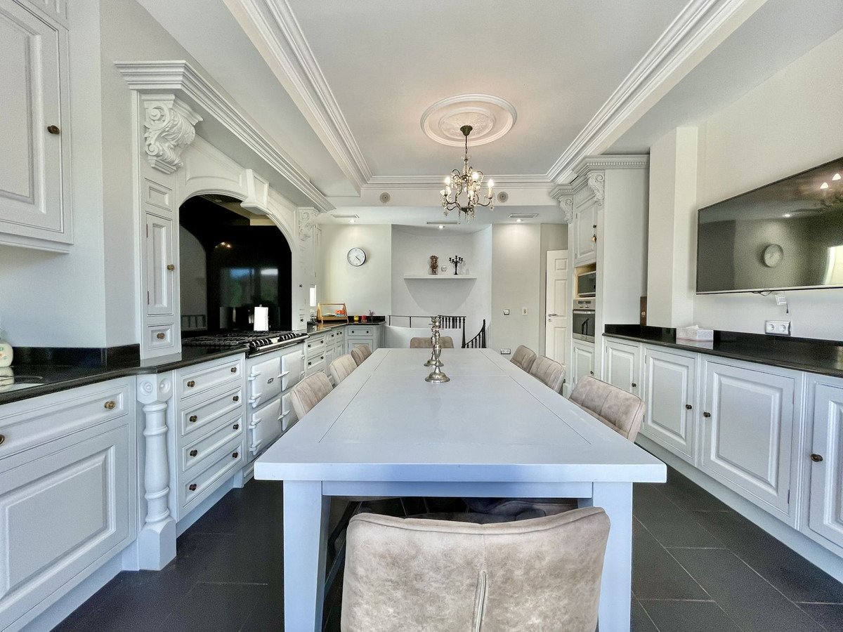 6 Bed Detached Villa in Alicante