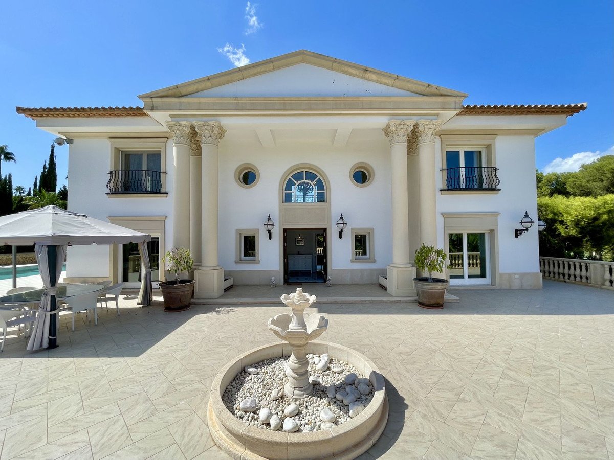 6 Bed Detached Villa in Alicante