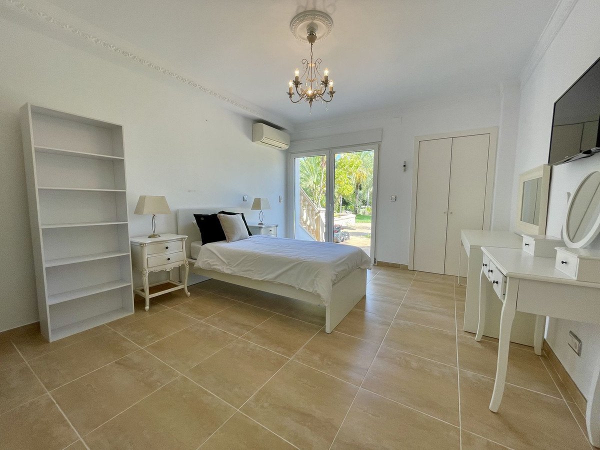 6 Bed Detached Villa in Alicante