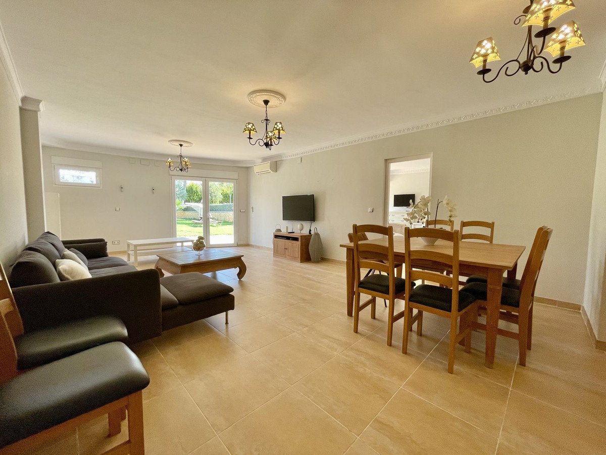 6 Bed Detached Villa in Alicante