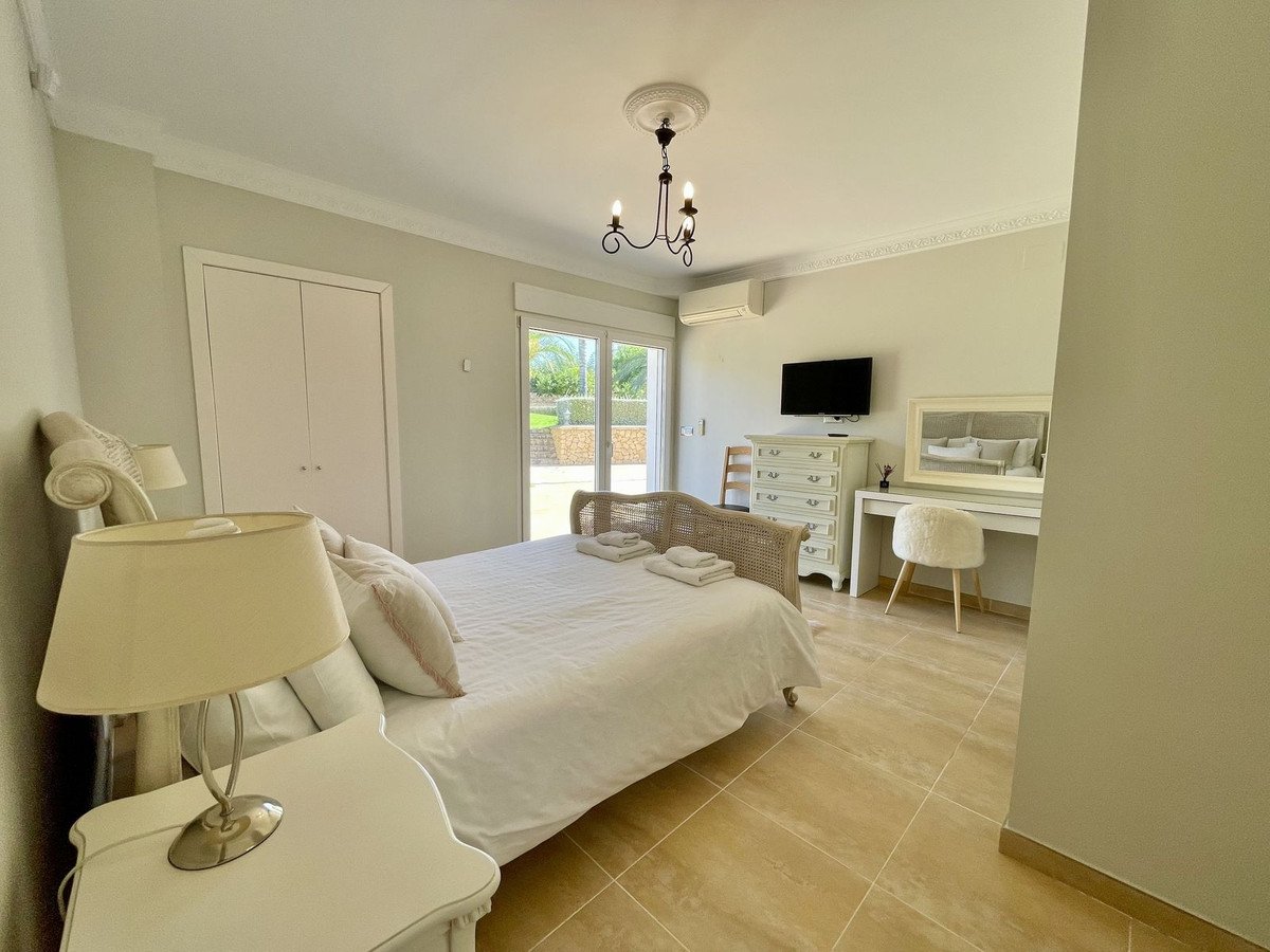 6 Bed Detached Villa in Alicante