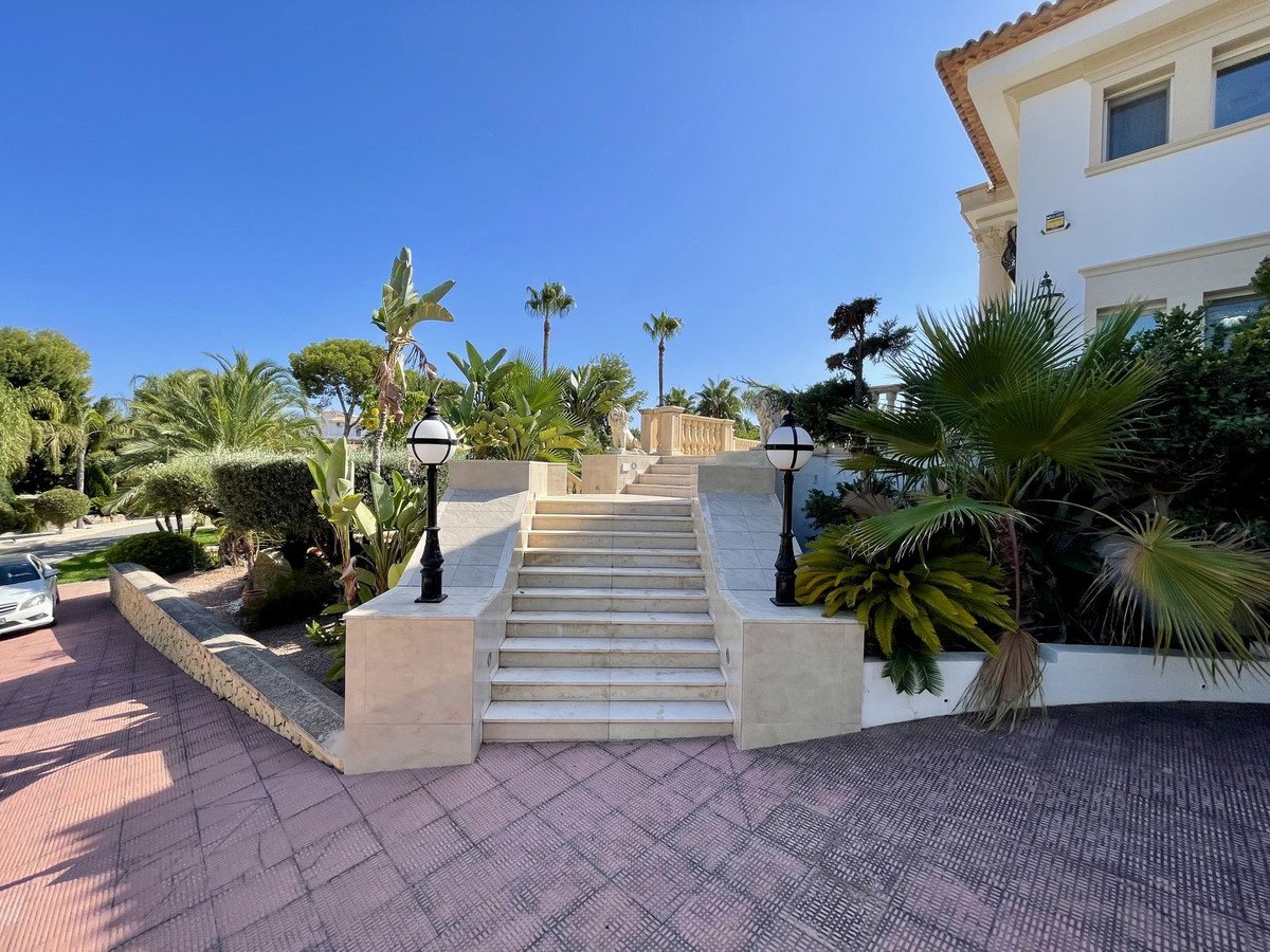 6 Bed Detached Villa in Alicante