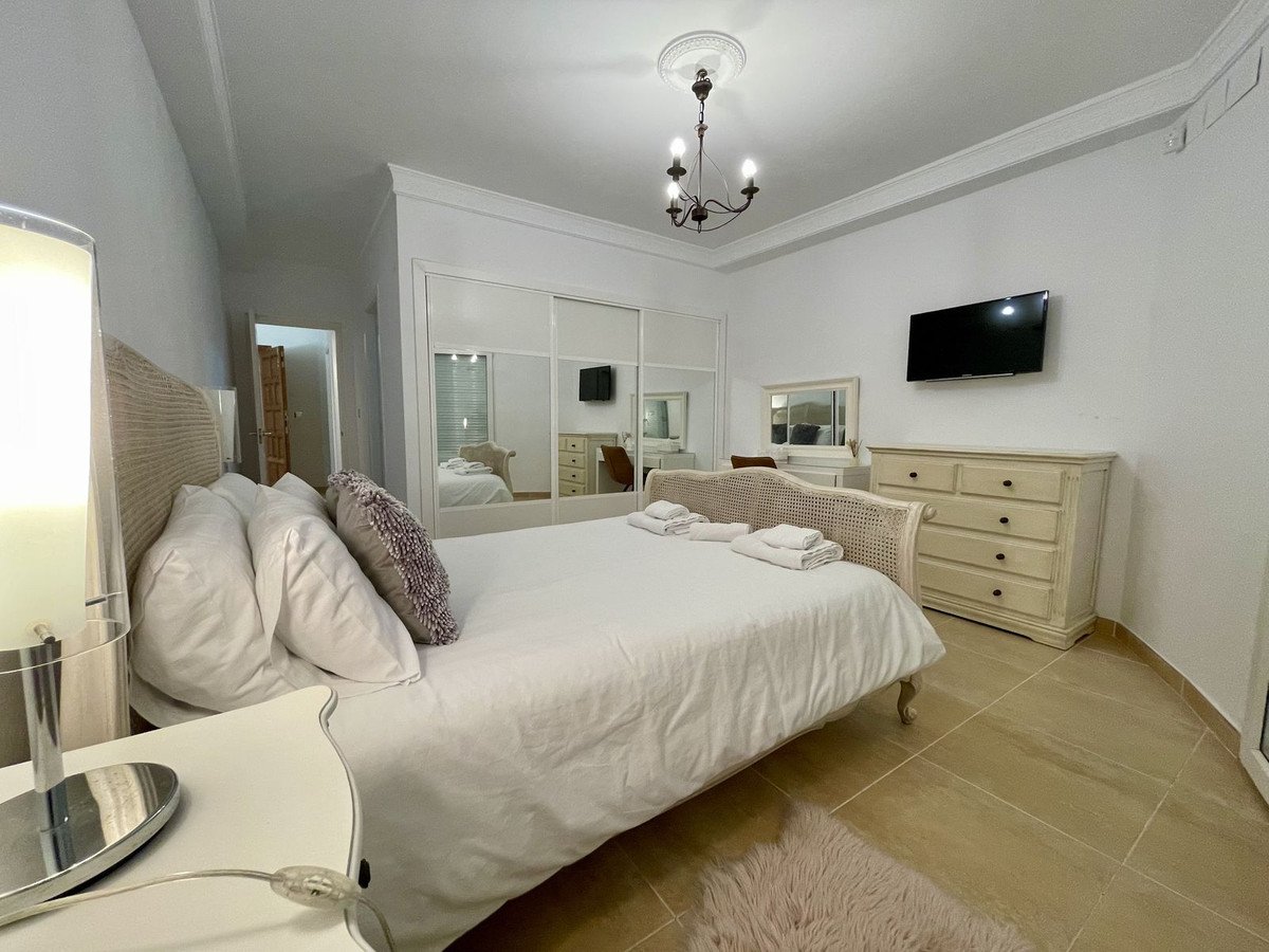 6 Bed Detached Villa in Alicante