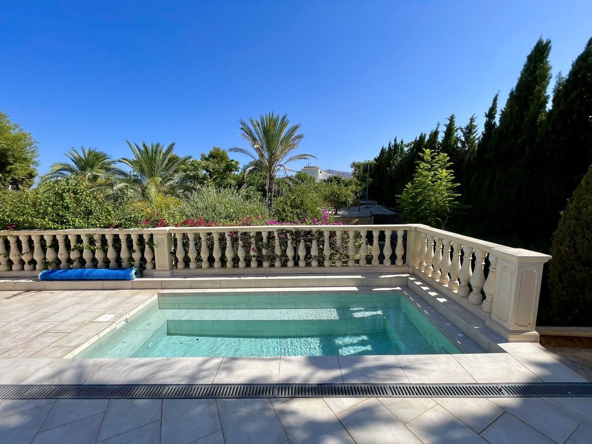 6 Bed Detached Villa in Alicante