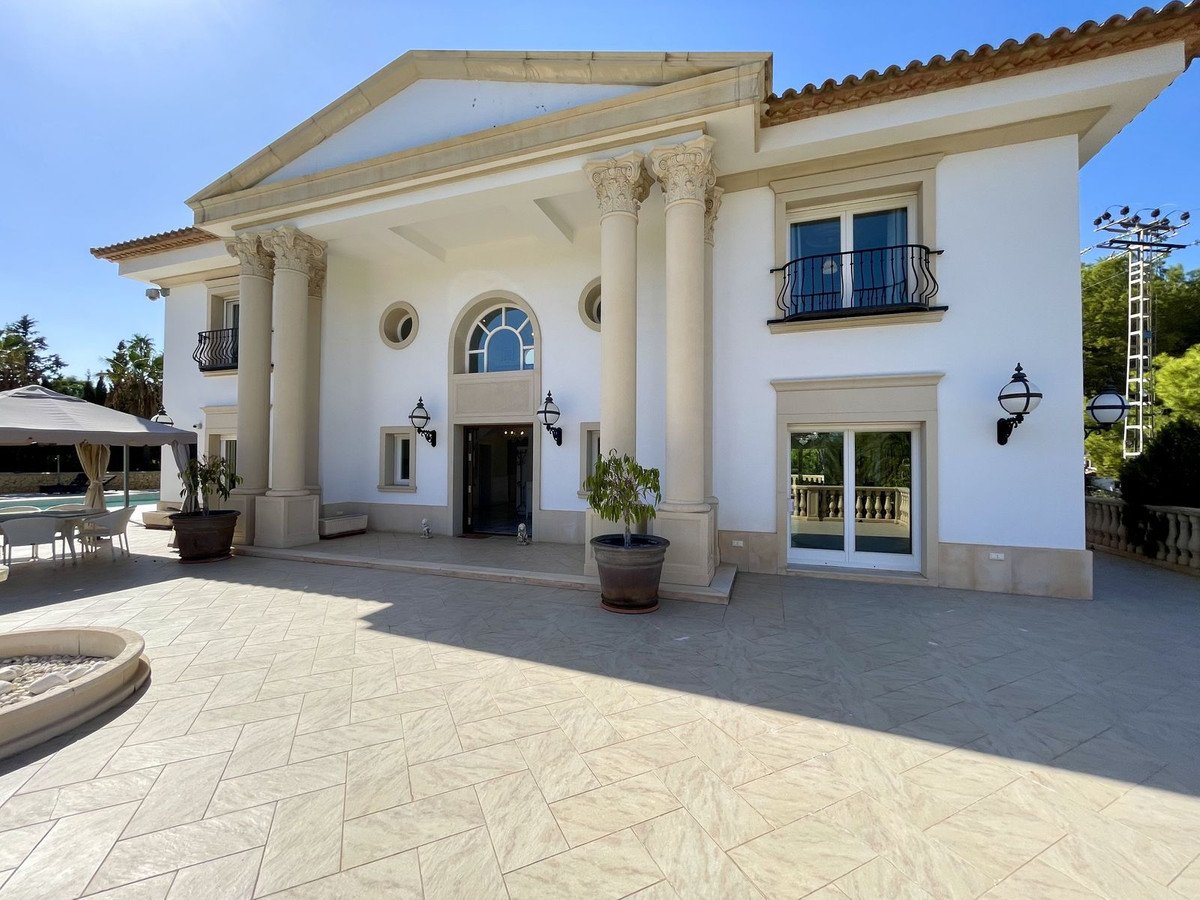 6 Bed Detached Villa in Alicante