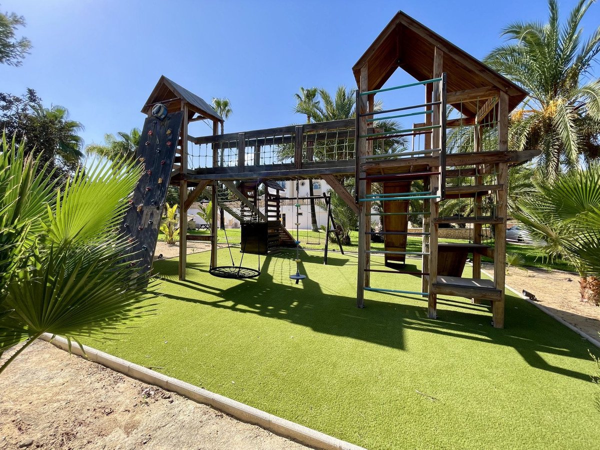 6 Bed Detached Villa in Alicante