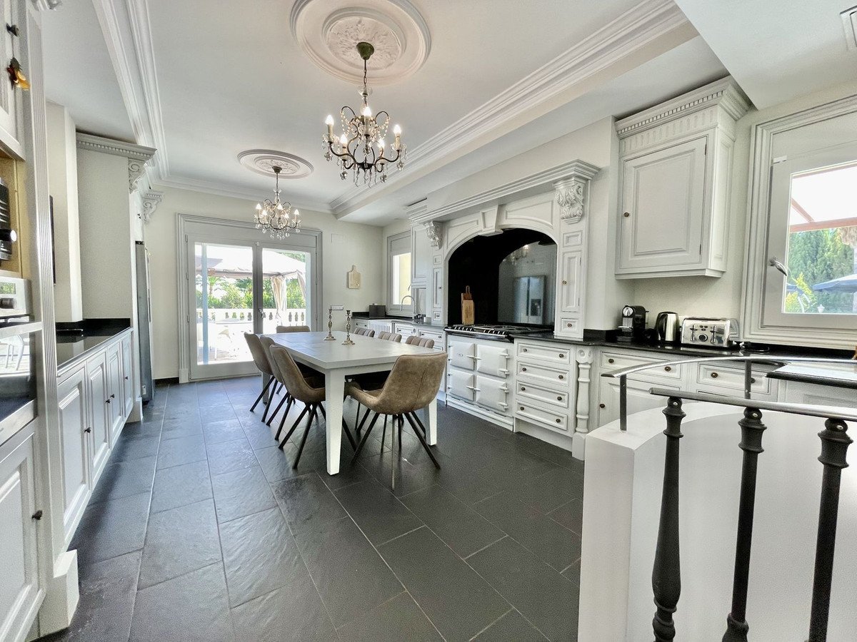 6 Bed Detached Villa in Alicante