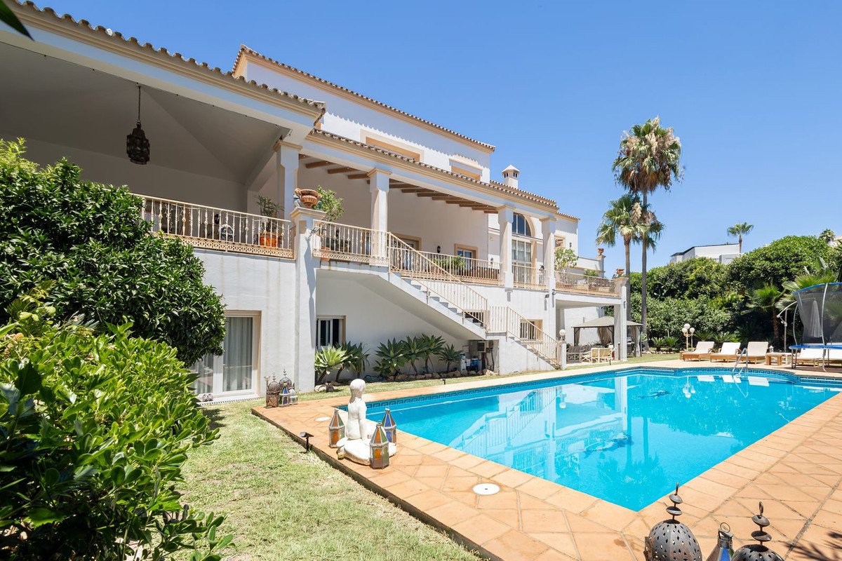 7 Bed Detached Villa in El Paraiso
