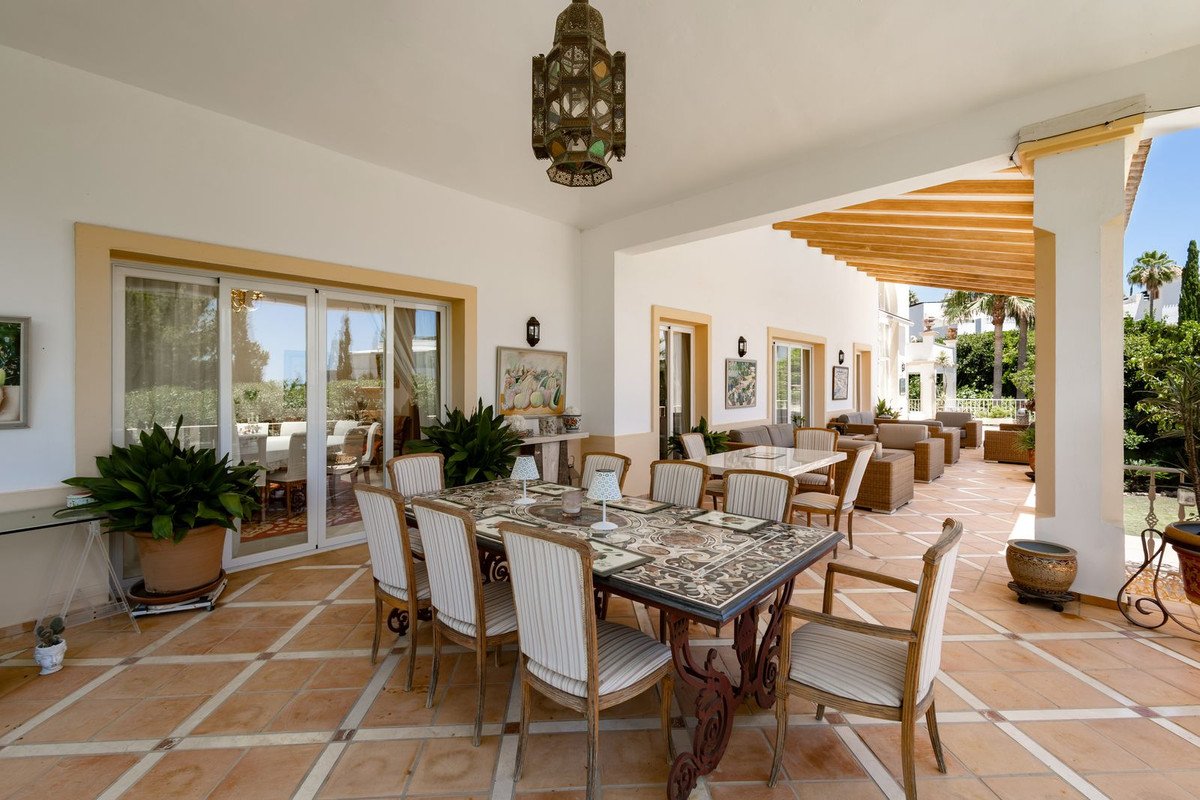 7 Bed Detached Villa in El Paraiso