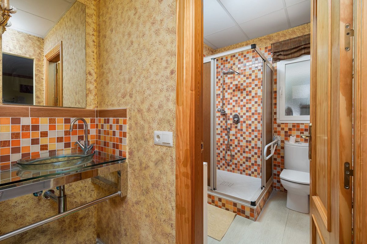 7 Bed Detached Villa in El Paraiso