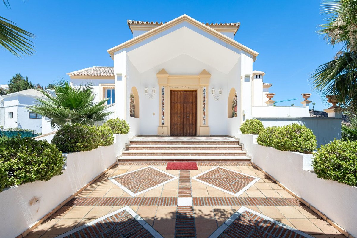 7 Bed Detached Villa in El Paraiso