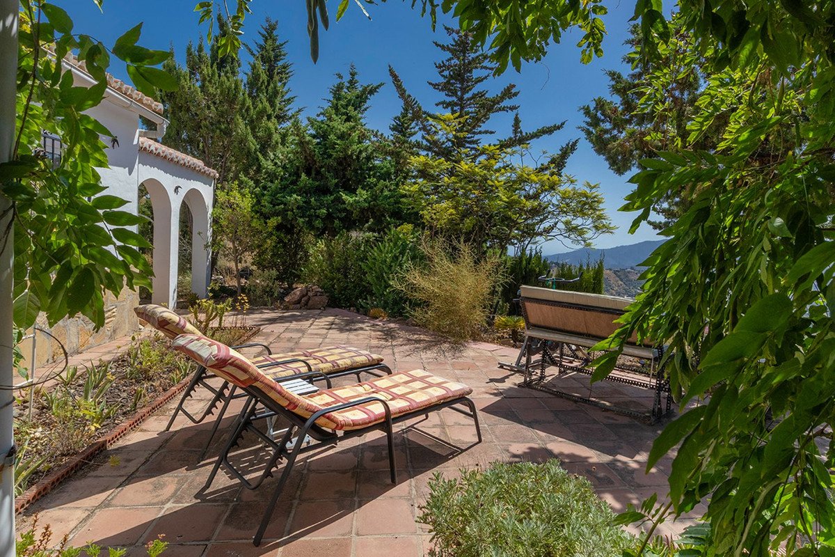 4 Bed Detached Villa in Cómpeta