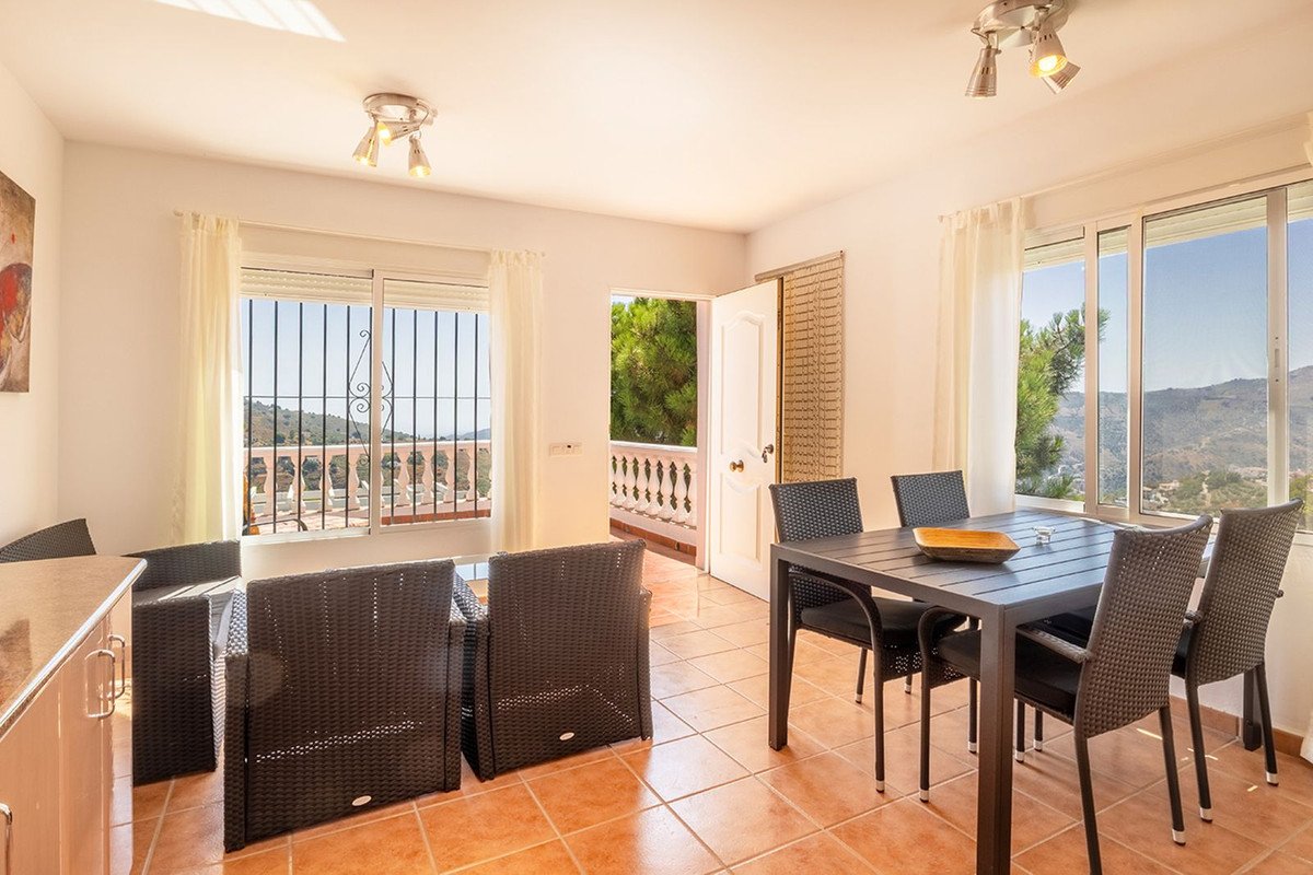 4 Bed Detached Villa in Cómpeta