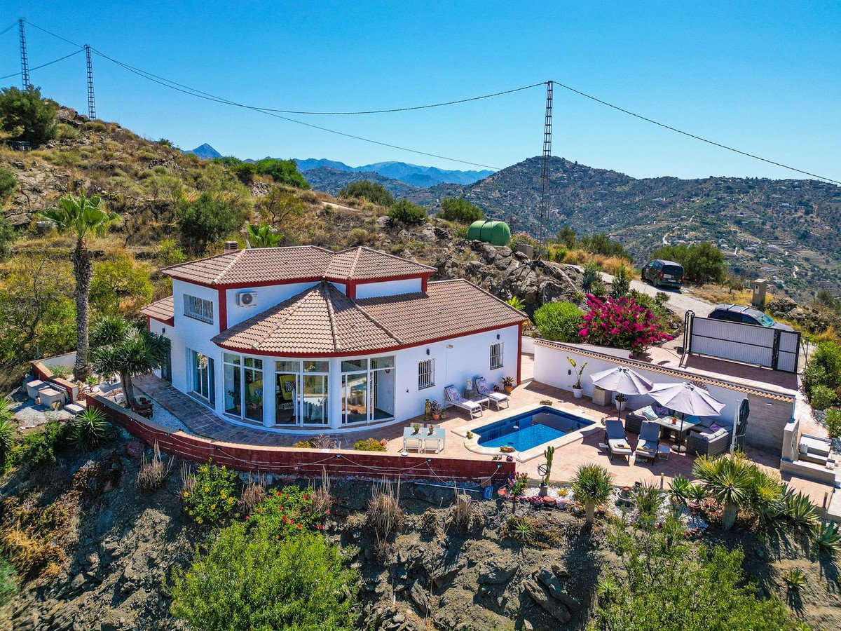 3 Bed Detached Villa in Arenas