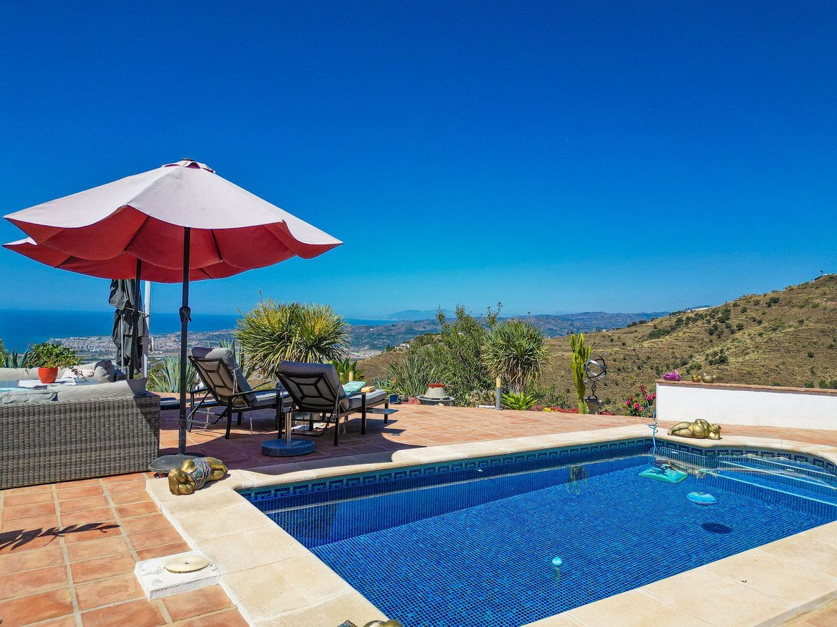 3 Bed Detached Villa in Arenas