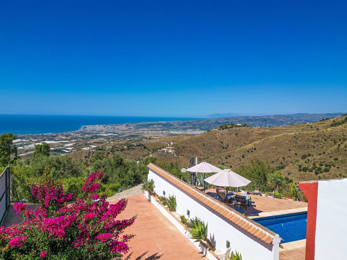 3 Bed Detached Villa in Arenas