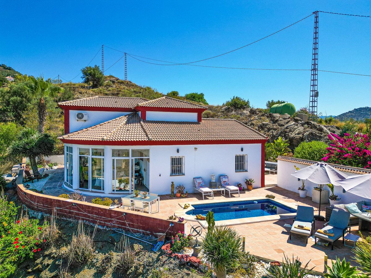 3 Bed Detached Villa in Arenas