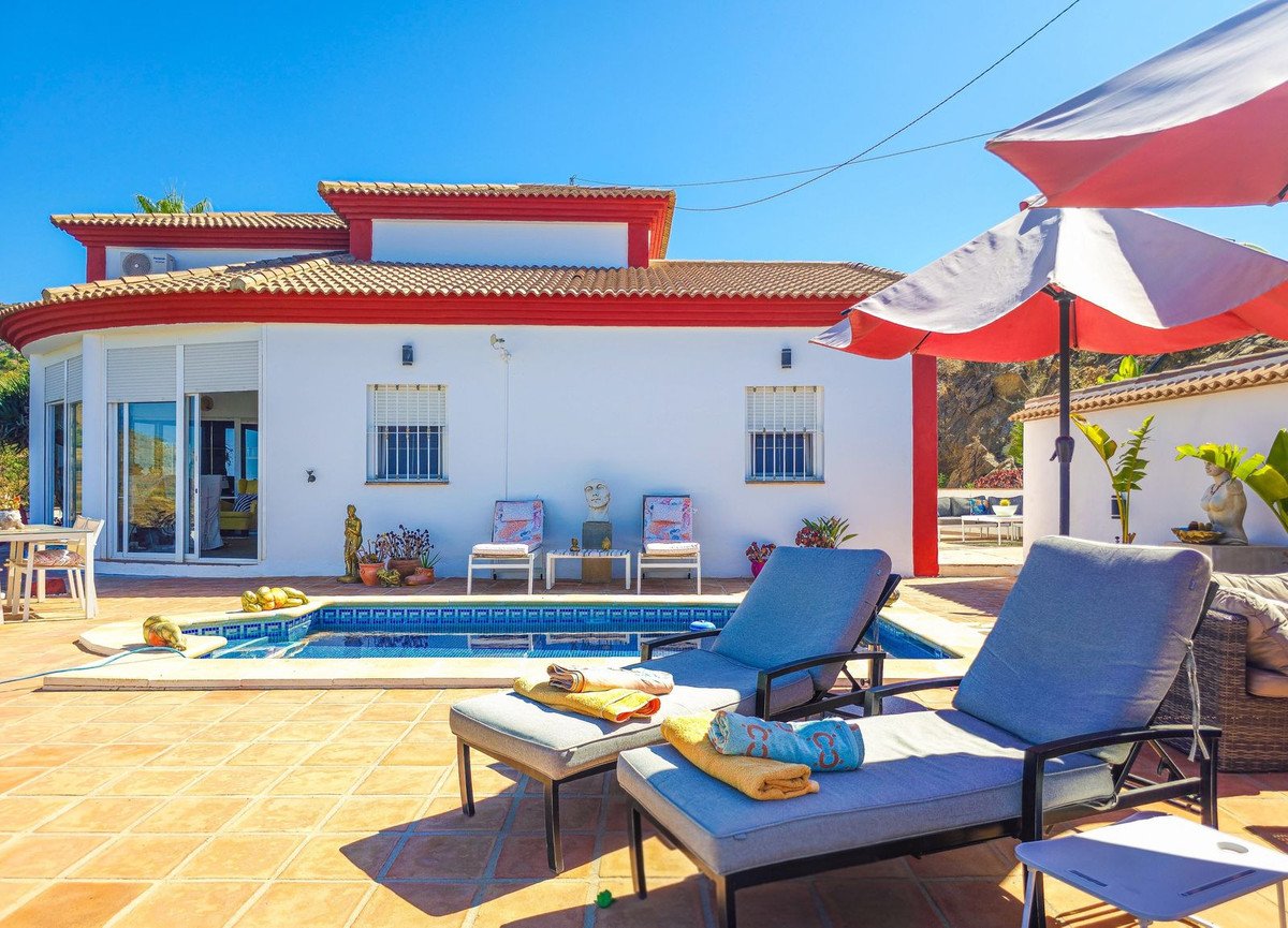 3 Bed Detached Villa in Arenas