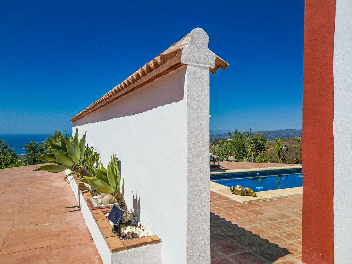 3 Bed Detached Villa in Arenas