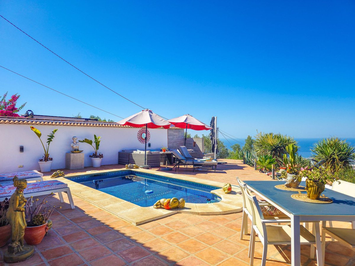 3 Bed Detached Villa in Arenas