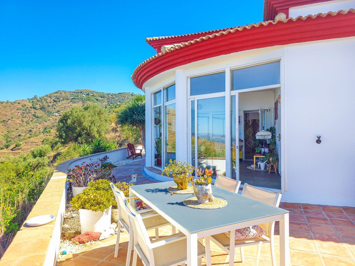3 Bed Detached Villa in Arenas