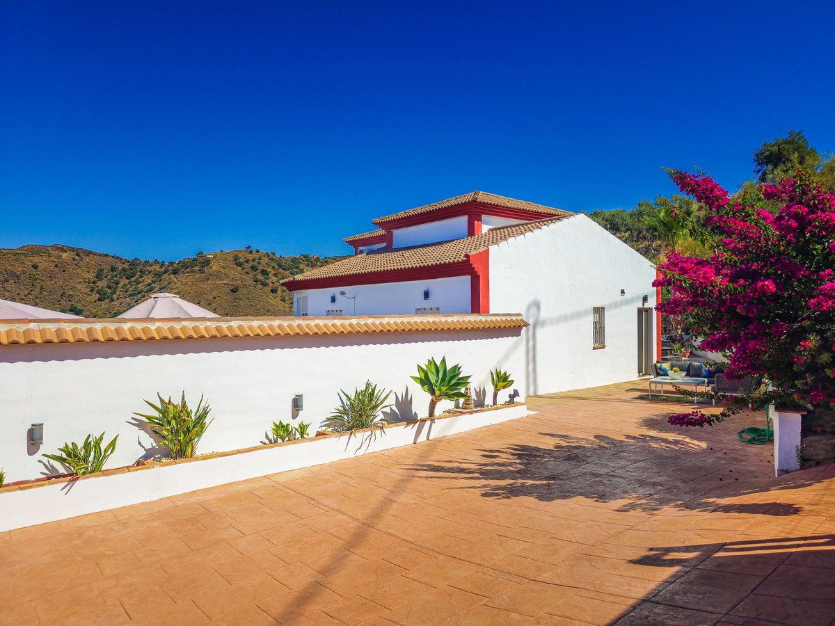 3 Bed Detached Villa in Arenas