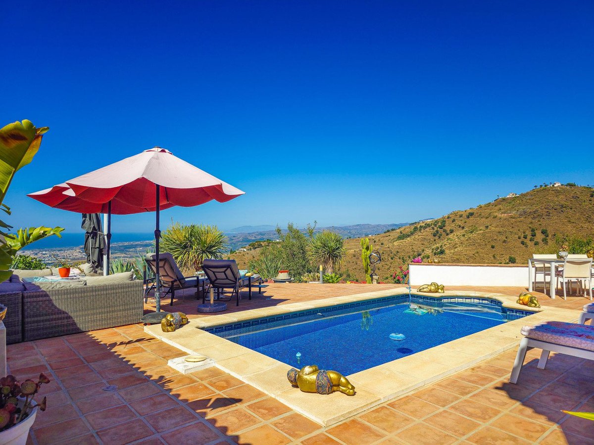 3 Bed Detached Villa in Arenas