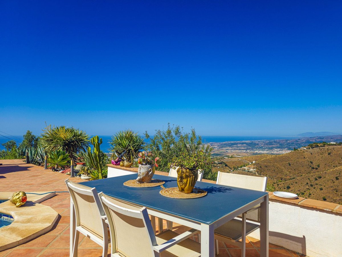 3 Bed Detached Villa in Arenas