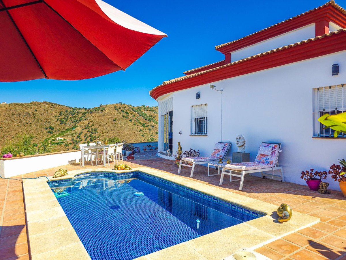 3 Bed Detached Villa in Arenas