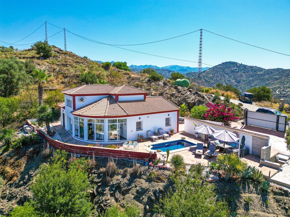 3 Bed Detached Villa in Arenas