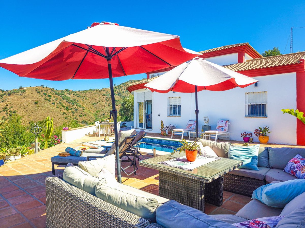 3 Bed Detached Villa in Arenas