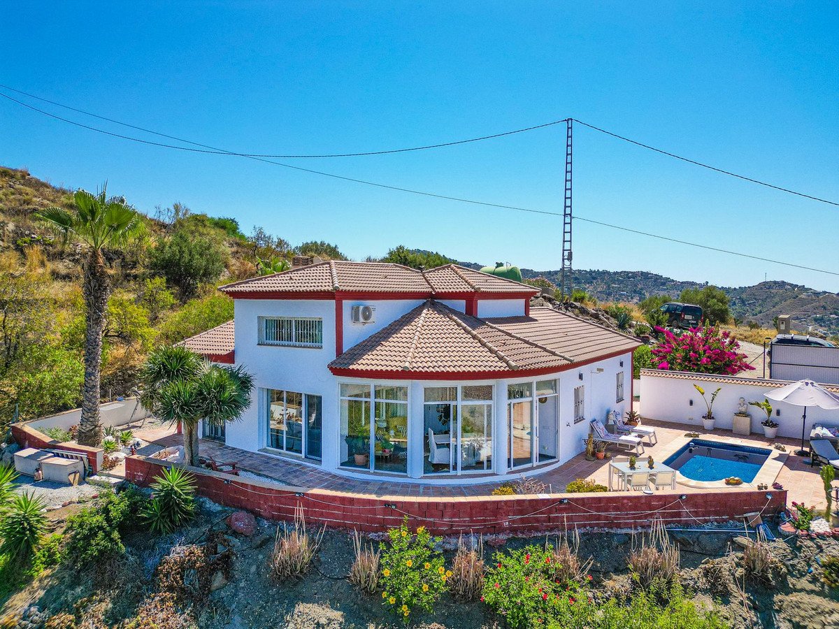 3 Bed Detached Villa in Arenas