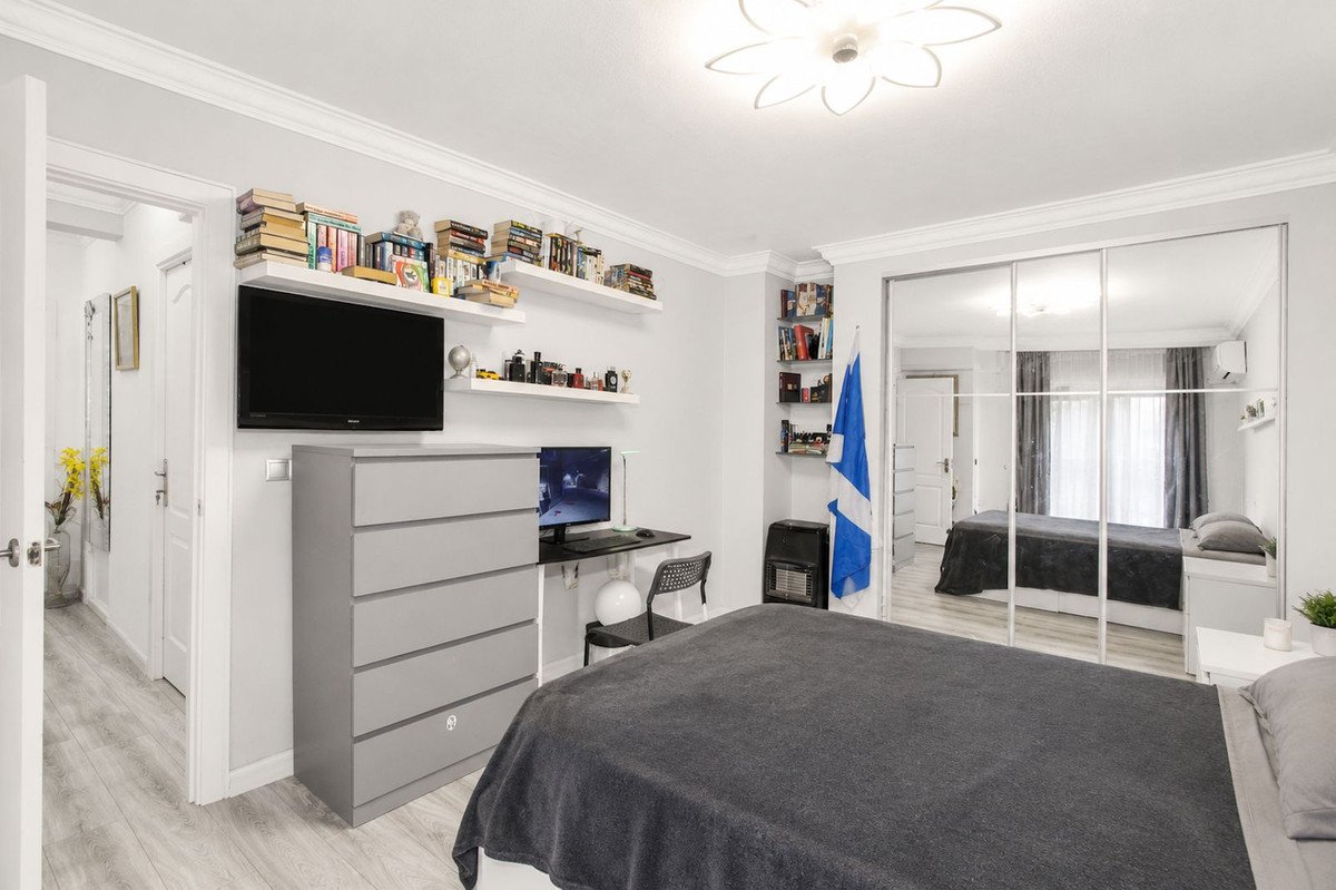 2 Bed Middle Floor Apartment in Calahonda
