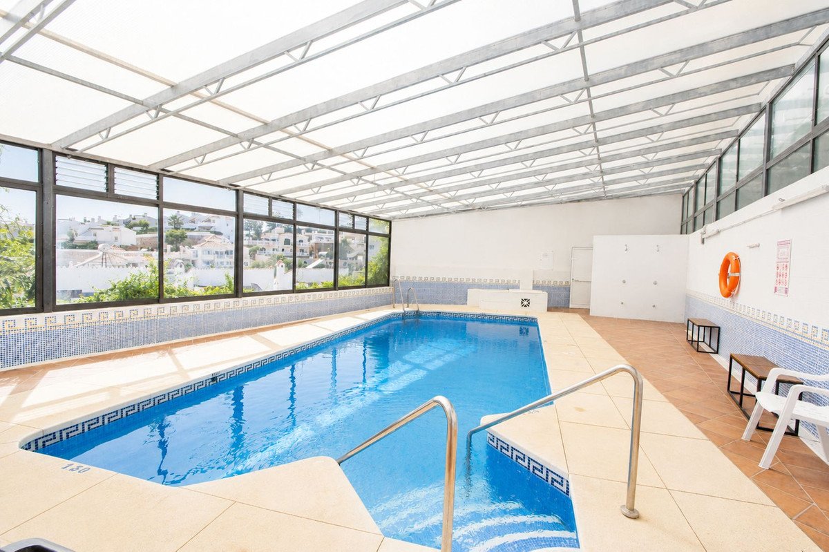 2 Bed Middle Floor Apartment in Calahonda
