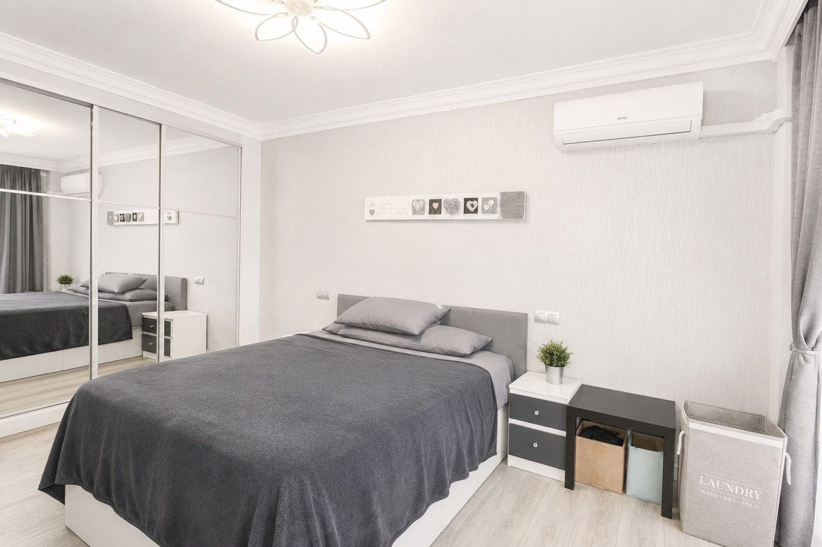 2 Bed Middle Floor Apartment in Calahonda