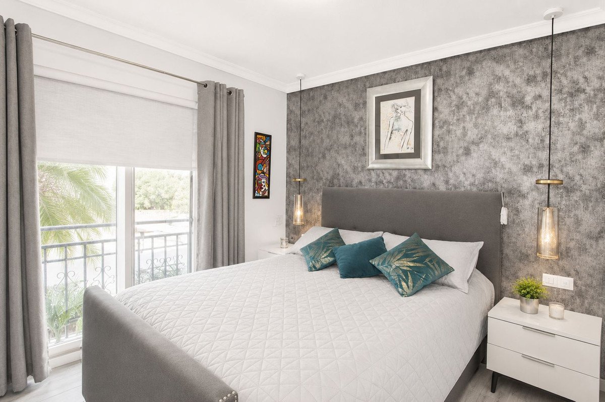 2 Bed Middle Floor Apartment in Calahonda