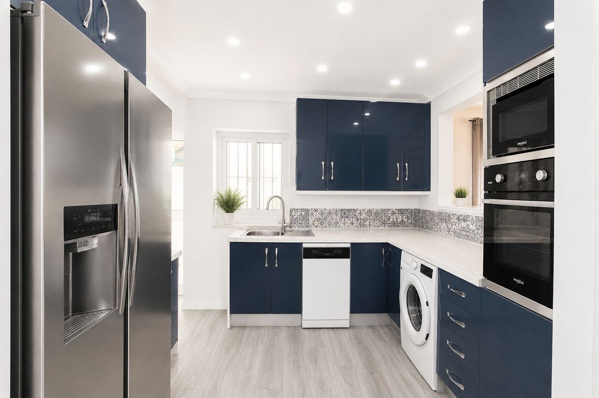 2 Bed Middle Floor Apartment in Calahonda
