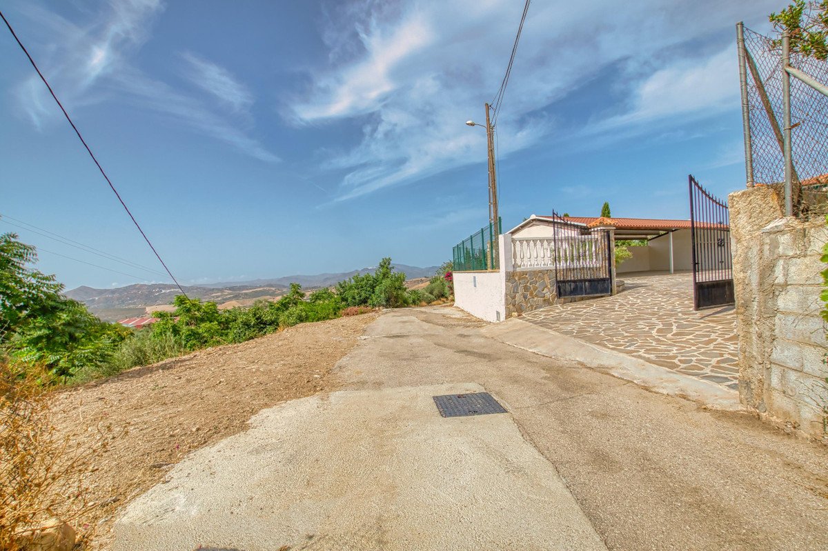 4 Bed Finca - Cortijo in Periana