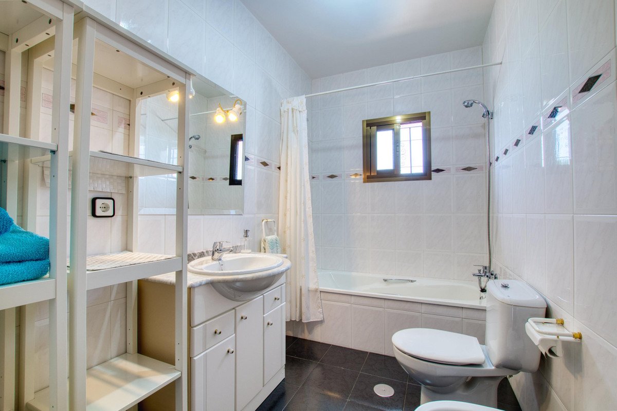 4 Bed Finca - Cortijo in Periana