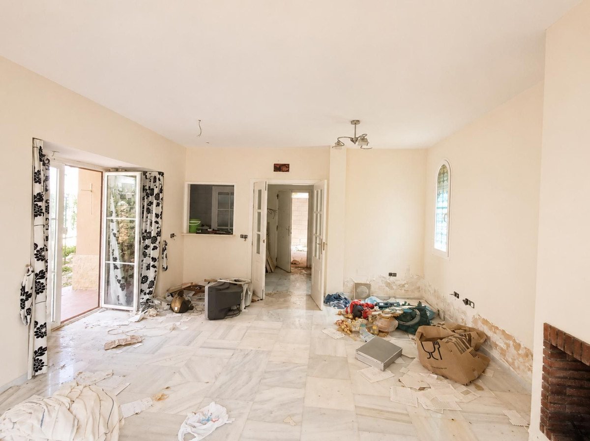 3 Bed Detached Villa in Riviera del Sol