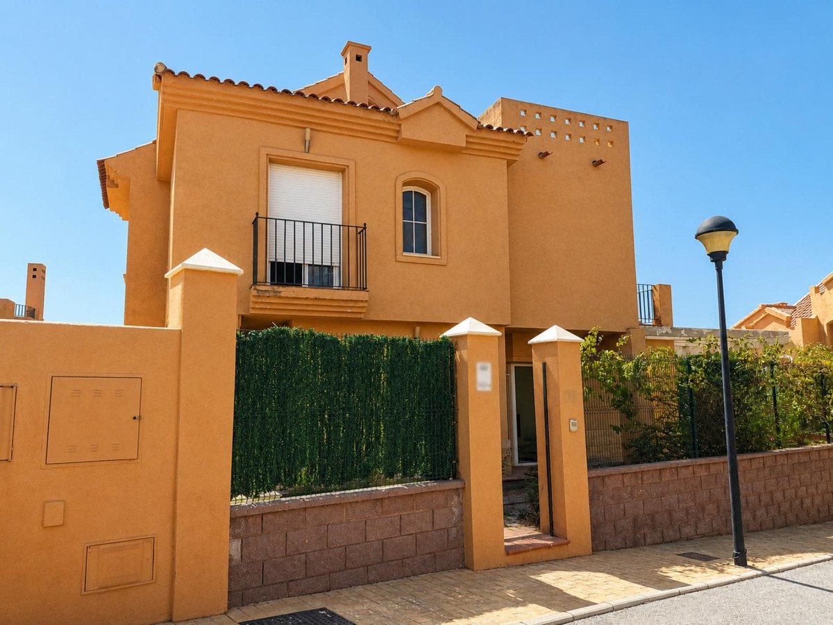 3 Bed Detached Villa in Riviera del Sol