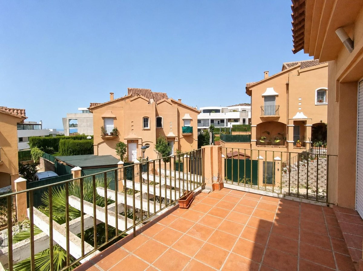 3 Bed Detached Villa in Riviera del Sol