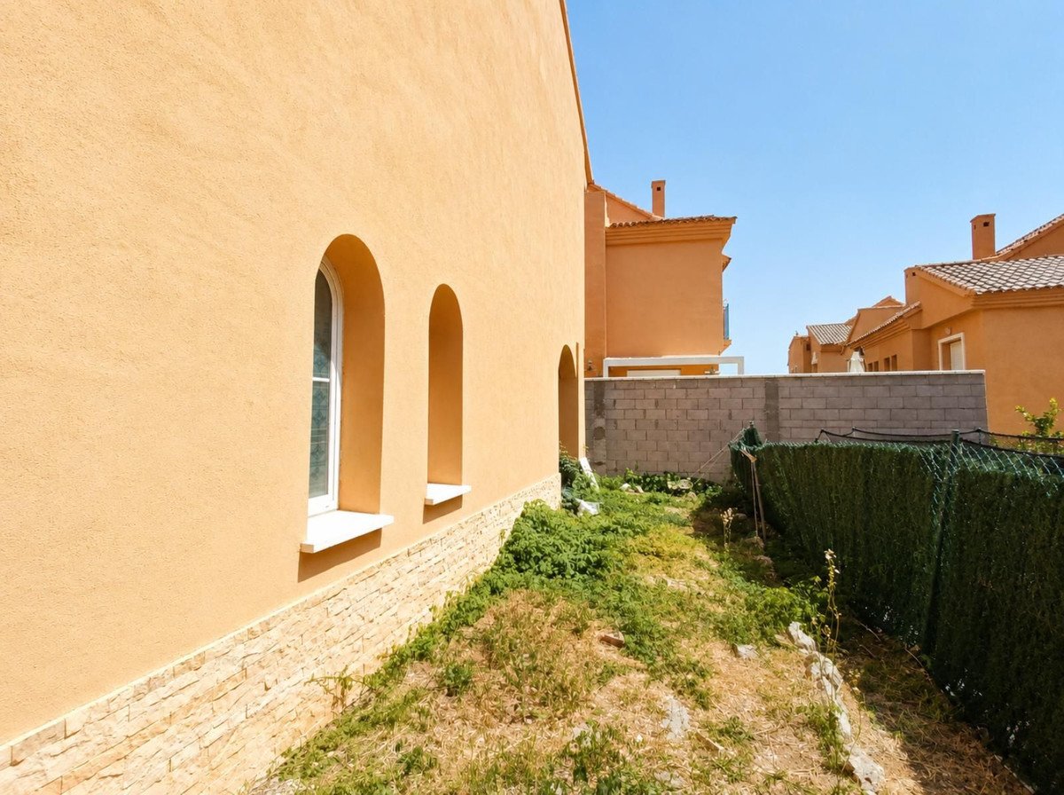 3 Bed Detached Villa in Riviera del Sol