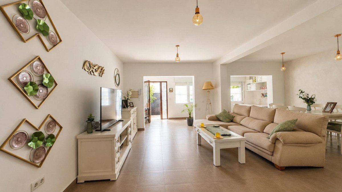 3 Bed Semi-Detached House in Benalmadena Costa