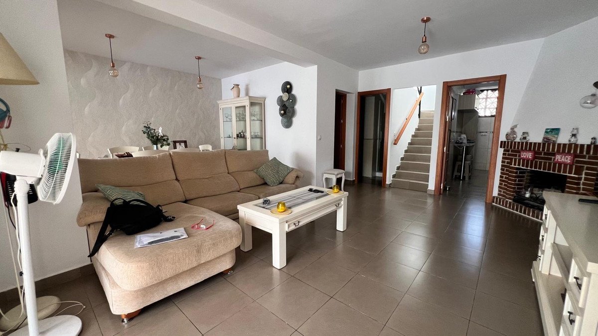 3 Bed Semi-Detached House in Benalmadena Costa