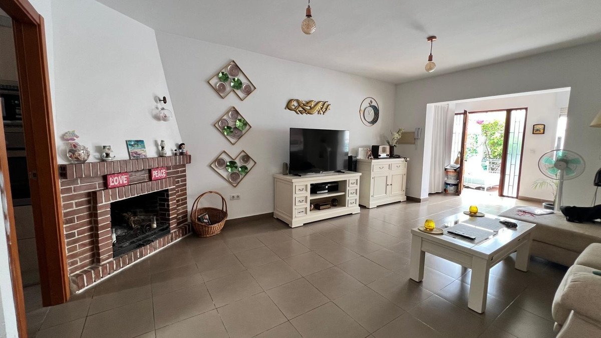 3 Bed Semi-Detached House in Benalmadena Costa