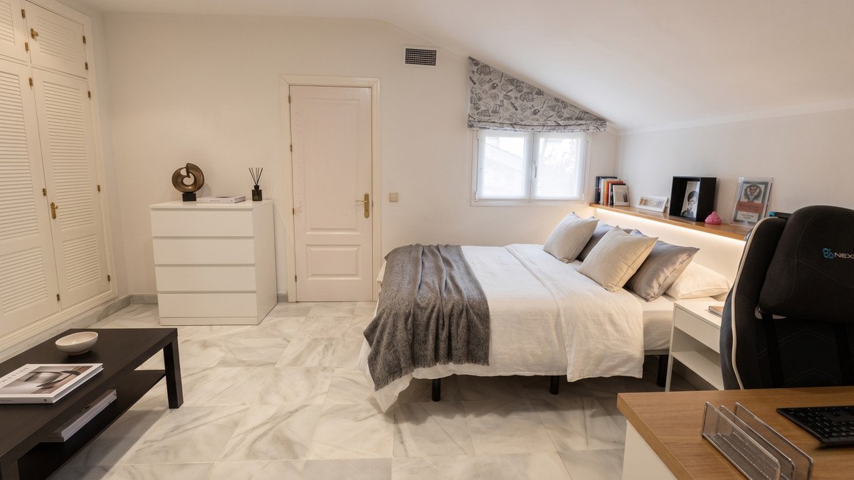 4 Bed Penthouse Duplex in The Golden Mile