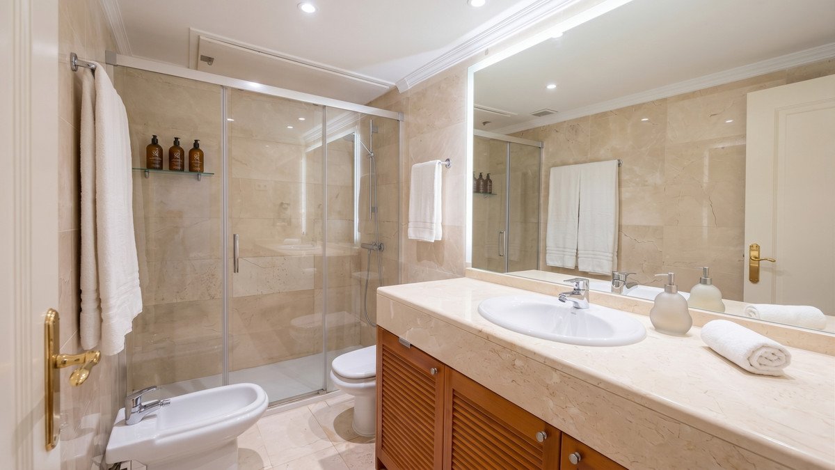 4 Bed Penthouse Duplex in The Golden Mile