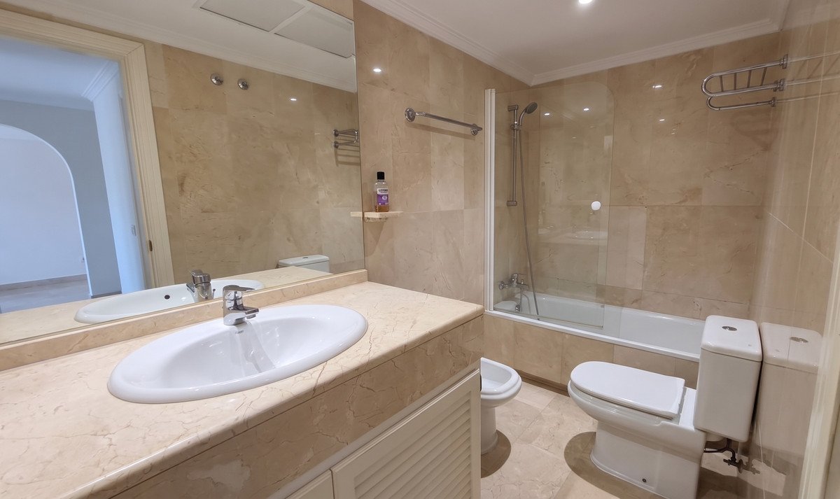4 Bed Penthouse Duplex in The Golden Mile
